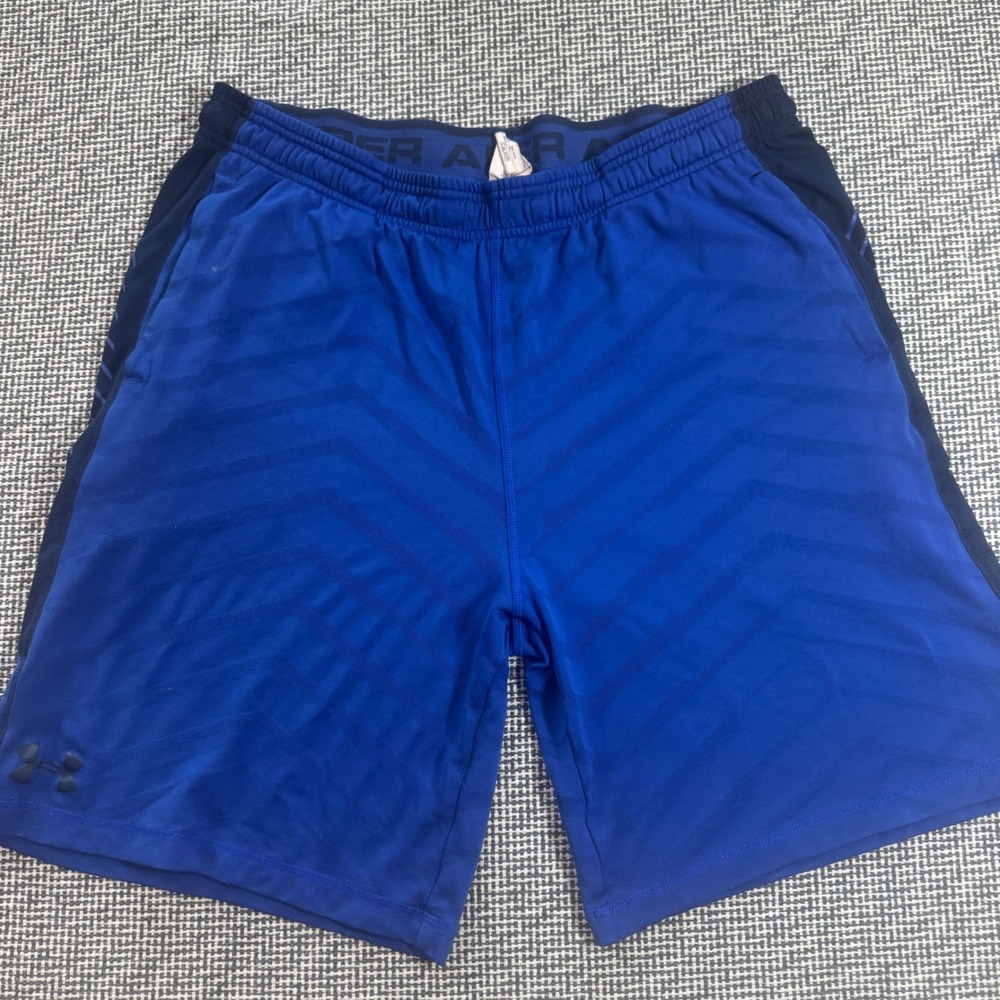 Under Armour Mens XL Blue Chevron Textured Mesh Panel Loose Fit Athletic Shorts
